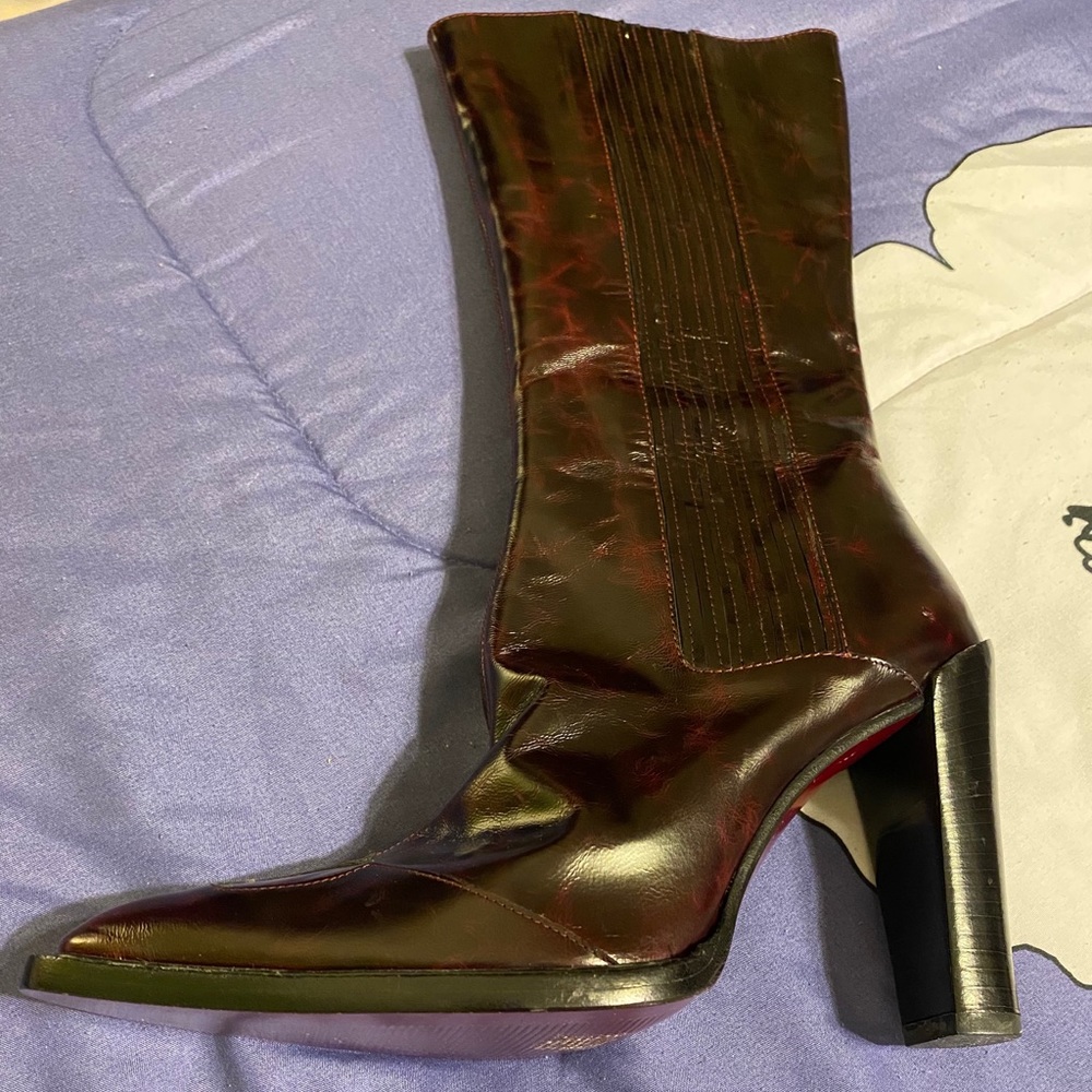 Burgundy Western look boots With 4 1/4 inch heels